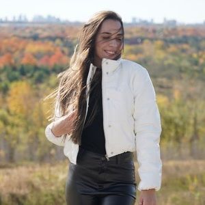 Meet your Posher, Ariana